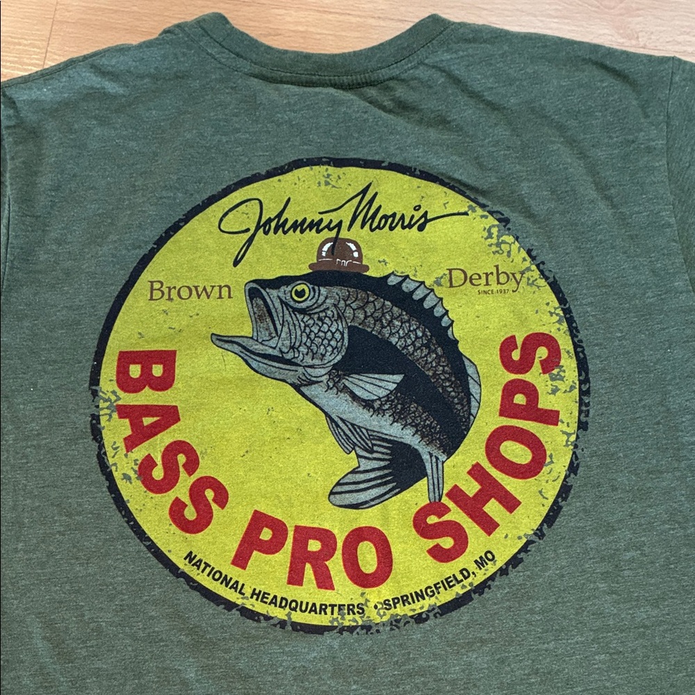 Bass Pro Shops Fish Graphic Tee men’s small